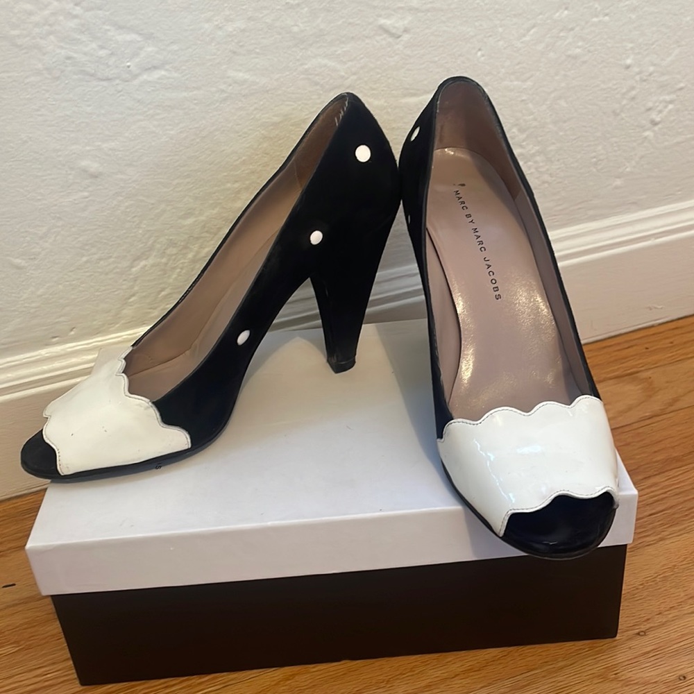 Marc Jacobs suede polka dot heels